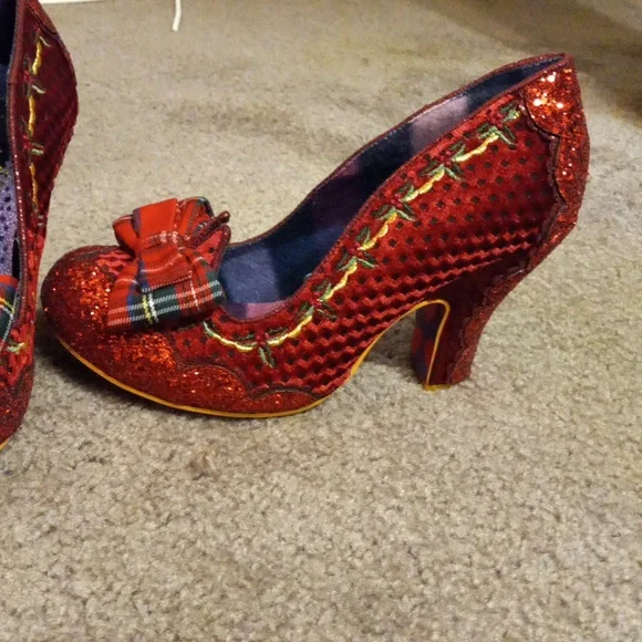 New WRAPPED UP PRETTY red glitter Embroidered Christmas Heels, Size 37, US 7 - Picture 4 of 12